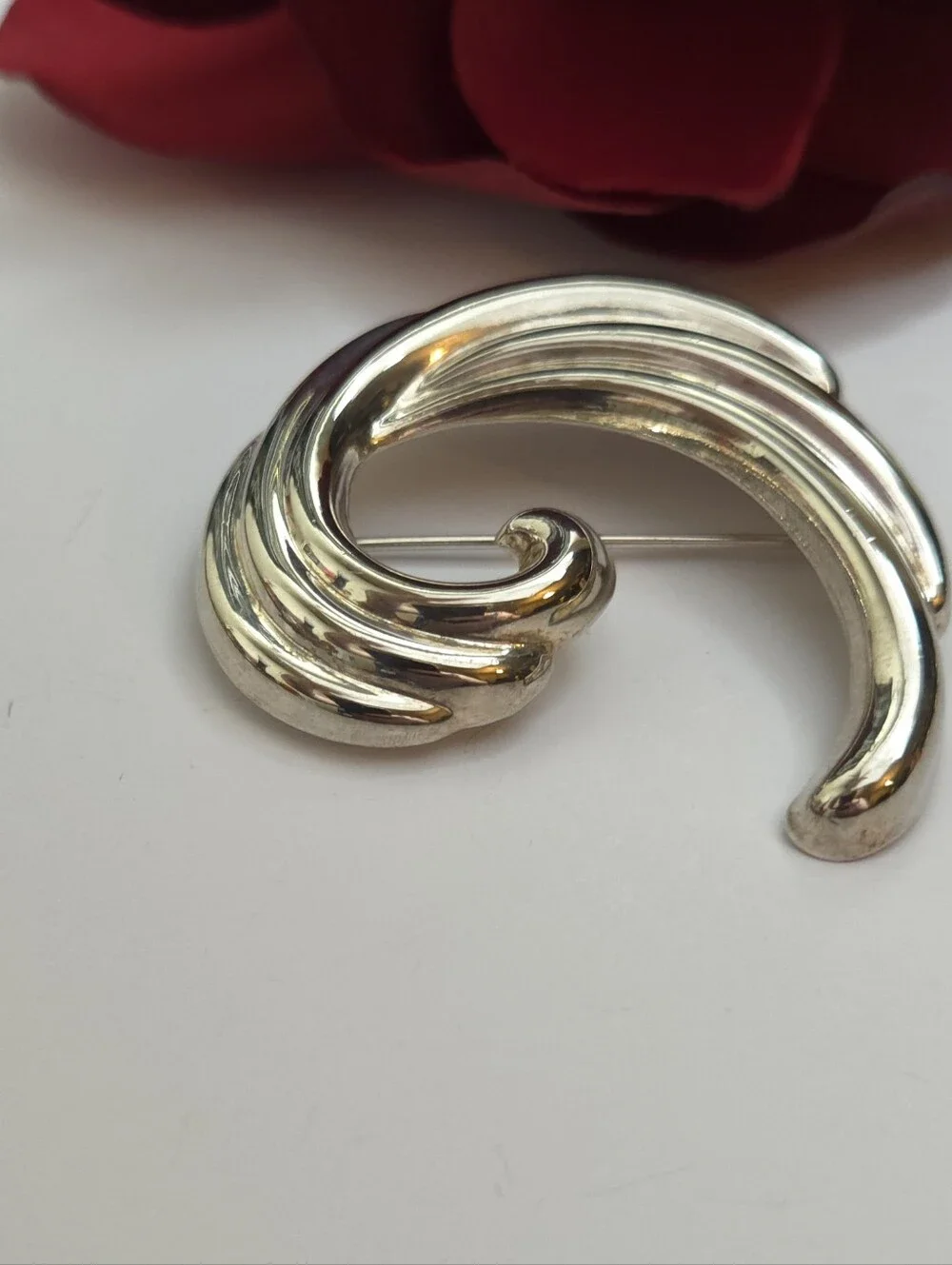 Vintage Silver Plated Art Nouveau Half Swirl Wave Brooch